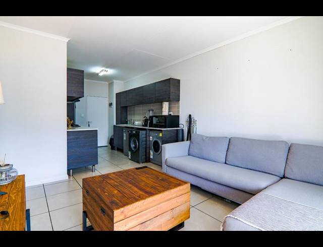 1 BEDROOM APARTMENT FOR SALE IN OLIVEDALE